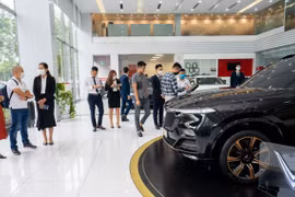 Khách hàng trầm trồ khi tận mắt chiêm ngưỡng “bom tấn” VinFast President