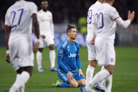 Ronaldo im tiếng, Juventus nhận trái đắng trước Lyon