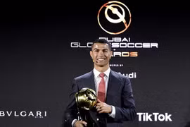 Siêu sao Ronaldo giành giải Cầu thủ xuất sắc nhất thế kỷ