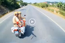 CSGT rút súng truy đuổi xe tải bỏ trốn như phim hành động