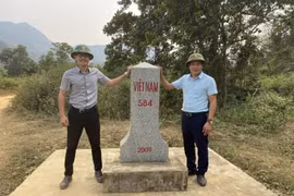 Hành trình tác nghiệp tại “điểm nóng” cửa khẩu La lAY