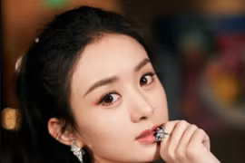 Lộ diện hình ảnh đầu tiên của con trai Triệu Lệ Dĩnh
