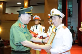 Thứ trưởng Bộ Công an Trần Quốc Tỏ được thăng hàm Trung tướng