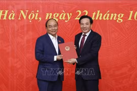 Thủ tướng trao quyết định bổ nhiệm Phó Chủ nhiệm Văn phòng Chính phủ