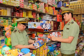 Hà Nội: Tăng cường công tác thị trường, xử lý nghiêm đối tượng lợi dụng mưa lũ trục lợi bất chính