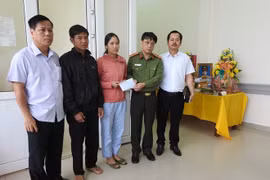 Báo CAND thăm hỏi trao tiền hỗ trợ tới gia đình Đại úy Công an hy sinh khi đi cứu dân trong lũ dữ