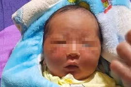 Hà Tĩnh: Bé gái sơ sinh bị bỏ rơi bên bờ ruộng