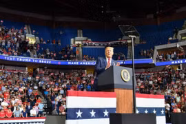 Trump vận động tranh cử tại New Hampshire, sau thất bại đáng quên ở Tulsa