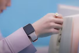 Khám phá mẫu đồng hồ thông minh mà Sơn Tùng M-TP đeo trong MV “Có chắc Yêu Là Đây”