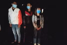 Bắt 'nóng' 11 người nhập cảnh trái phép về Việt Nam qua biên giới Campuchia