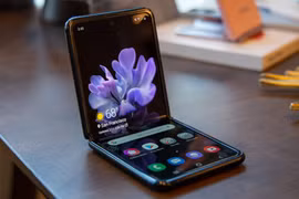 Huawei sẽ ra mắt smartphone màn hình gập vỏ sò giống của Samsung