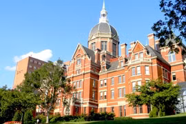 Đại học Johns Hopkins và "cái rốn dữ liệu Covid-19 " của truyền thông thế giới