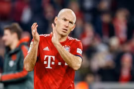 Tiền vệ kỳ cựu người Hà Lan - Arjen Robben bất ngờ úp mở khả năng trở lại với sân cỏ