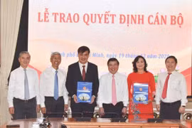 Trao quyết định của Thủ tướng phê chuẩn 2 Phó Chủ tịch UBND TP HCM