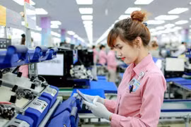 Bất chấp Covid-19, điện thoại, máy tính, dệt may xuất khẩu của Việt Nam vẫn tăng mạnh, thu về hàng tỷ USD