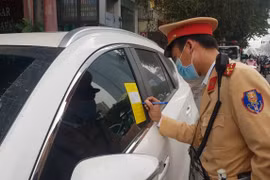 "Phạt nguội" phương tiện dừng đỗ sai quy định, Hà Nội có hết ùn tắc?