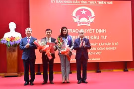 Huế: Trao quyết định đầu tư Dự án nhà máy sản xuất, lắp ráp ô tô với số vốn gần 3 nghìn tỷ đồng