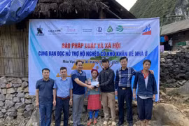 Báo Pháp luật và Xã hội cùng bạn đọc xóa nhà tạm nơi địa đầu Tổ quốc