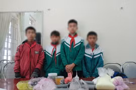 Nhóm học sinh rủ nhau lên mạng học chế tạo pháo để sử dụng
