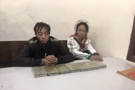 Bắt cặp đôi 9X vận chuyển 7 bánh heroin, 200 viên ma túy tổng hợp