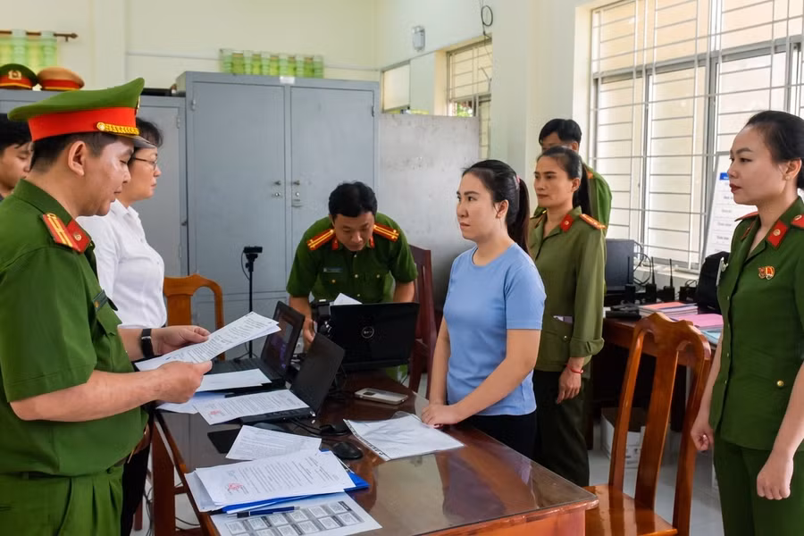Khởi tố, bắt giam đối tượng lừa đảo gần 15 tỷ đồng bằng “chiêu” đáo hạn ngân hàng