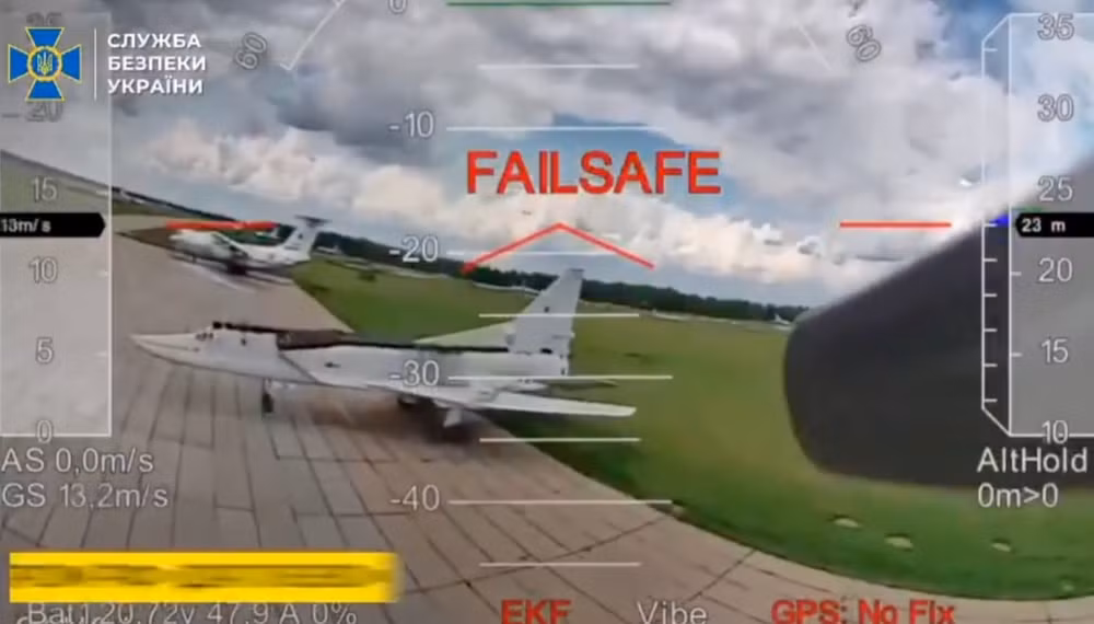 Vu Ukraine tap kich cac san bay Nga - Anh 2