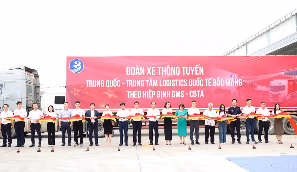 cắt băng
