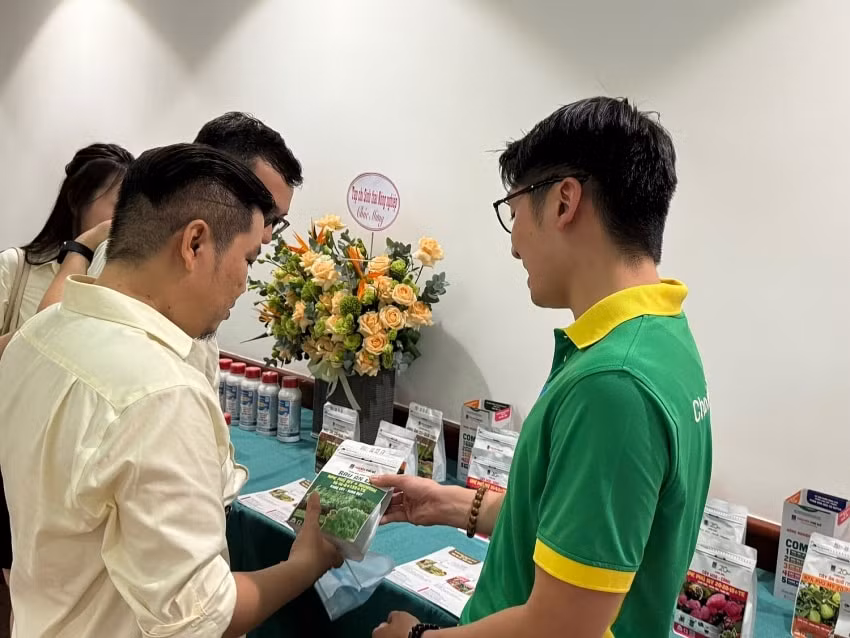 Sản phẩm phân bón Phú Mỹ cao cấp, chuyên dùng cho nông nghiệp đô thị - Phu My Garden được khách hàng quan tâm.