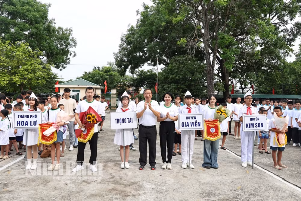 trao-hoa_1749438865601.jpg