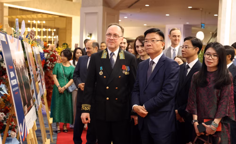 pttg-va-dai-su-nga-xem-nhung-hinh-anh-ve-hop-tac-viet-nga-174947479899784423747.jpg