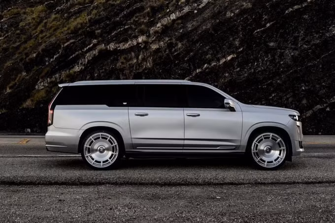 Mẫu xe Cadillac Escalade Platinum ESV 2021 của nữ diễn viên Kim Kardashian. Ảnh: Carbuzz