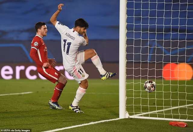 Asensio nhân đôi cách biệt lên thành 2-0 cho Real Madrid ở cuối hiệp 1. Ảnh: internet