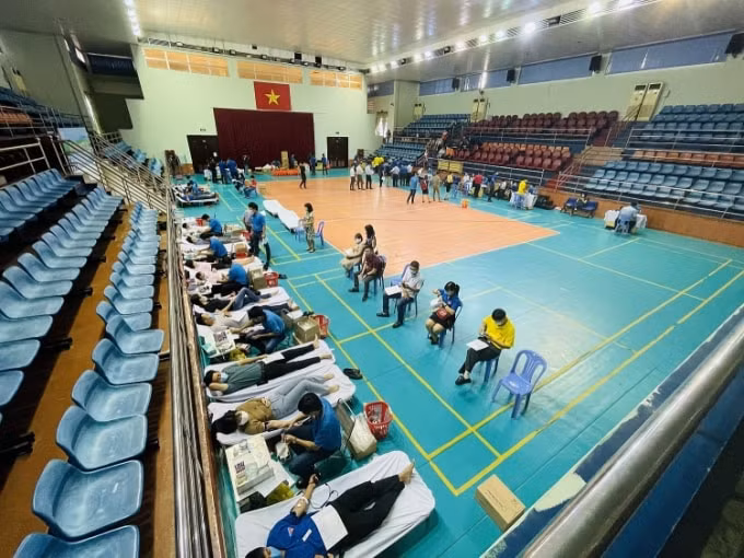 Cán bộ người lao đọng Vietsovpetro tham gia hiến máu