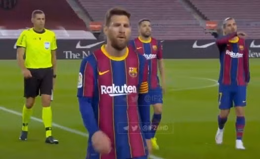 Messi không hài lòng với cách điều khiển trận đấu của trọng tài. Ảnh: internet