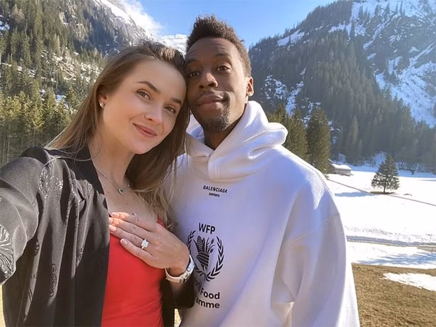 Svitolina khoe nhẫn đính hôn với Monfils. Ảnh: Instagram NV