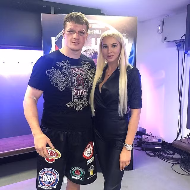 Yevgenia luôn là người hâm mộ trung thành của Alexander Povetkin. Ảnh: internet