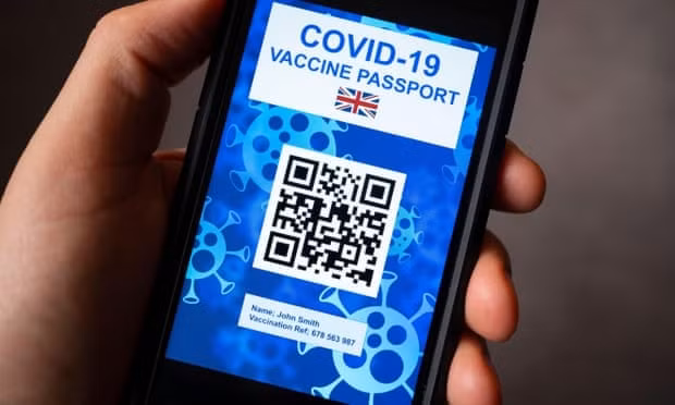 Một mô phòng chứng chỉ Covid với mã QR. Ảnh: TG