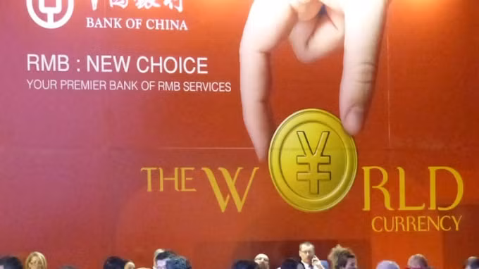 Quảng cáo đồng Nhân dân tệ (nhân dân tệ) tại hội nghị thượng đỉnh Trung Quốc-CEEC 2017. Ảnh: Elekes Andor, Wikipedia Commons