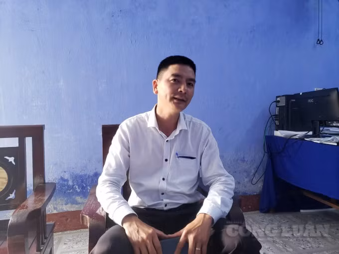 ông Phan Hữu Bình, Phó Chủ tịch UBND xã Lộc Tiến, làm việc với phóng viên.