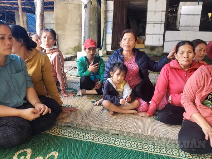 người dân phản ánh việc Cty Hoa Lư – Huế đến dành miếng cơm của họ nhưng đền bù không thỏa đáng.