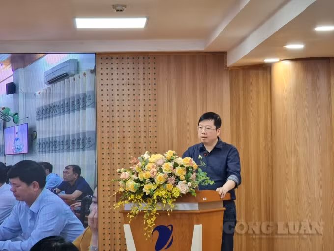 Ông Nguyễn Thanh Lâm - Cục trưởng Cục Báo chí trao đổi tại hội nghị tập huấn. Ảnh: Minh Anh