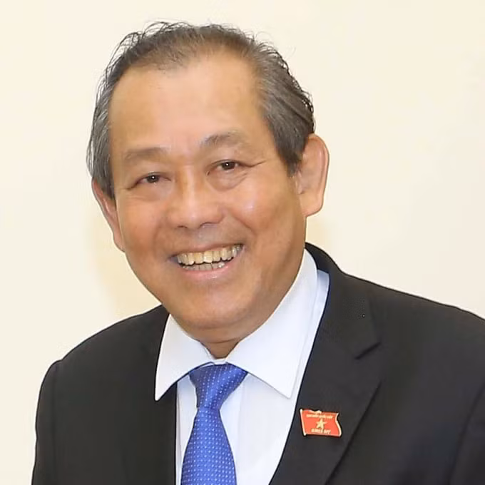 Phó Thủ tướng Trương Hòa Bình (Sinh năm 1955, quê quán Long An). Không tham gia Ban chấp hành Trung ương khóa XIII.
