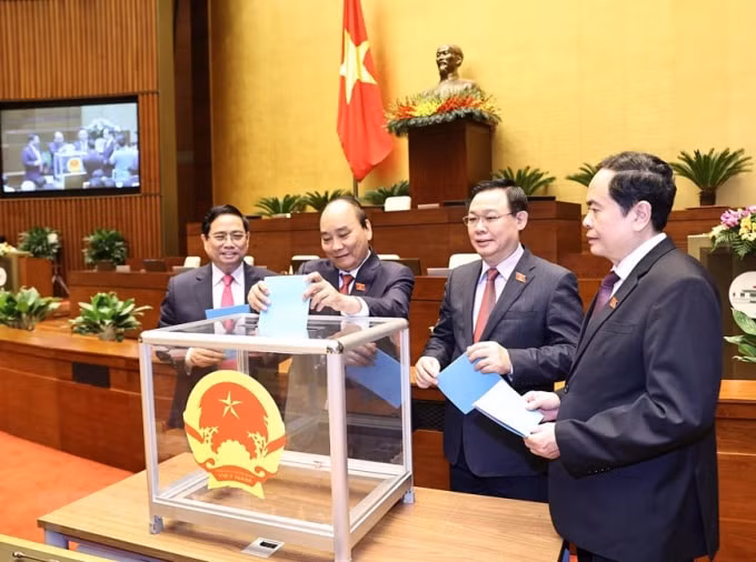 Lãnh đạo Nhà nước, Chính phủ, Quốc hội bỏ phiếu bầu Tổng thư ký Quốc hội và Chủ nhiệm một số Ủy ban của Quốc hội.