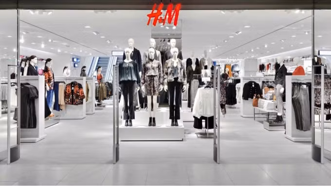 Một cửa hàng thời trang H&M tại Việt Nam.