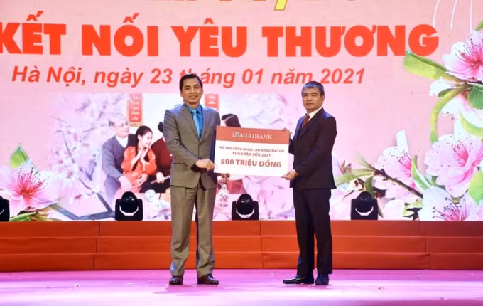 Trao+quà+kết+nối+yêu+thương