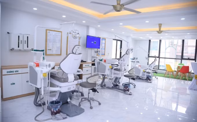 Nha Khoa Quang Hưng ứng dụng nhiều công nghệ hiện đại tiên tiến, chăm sóc răng miệng một cách hiệu quả, đem đến sự tin yêu cho khách hàng.