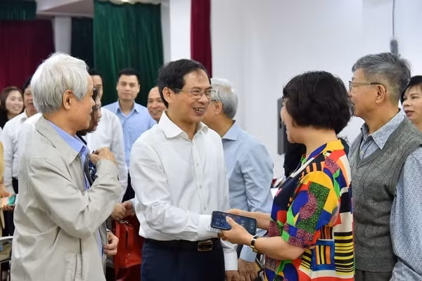 Thứ trưởng Thường trực Bộ Ngoại giao Bùi Thanh Sơn với cử tri phường Mỹ Đình 2