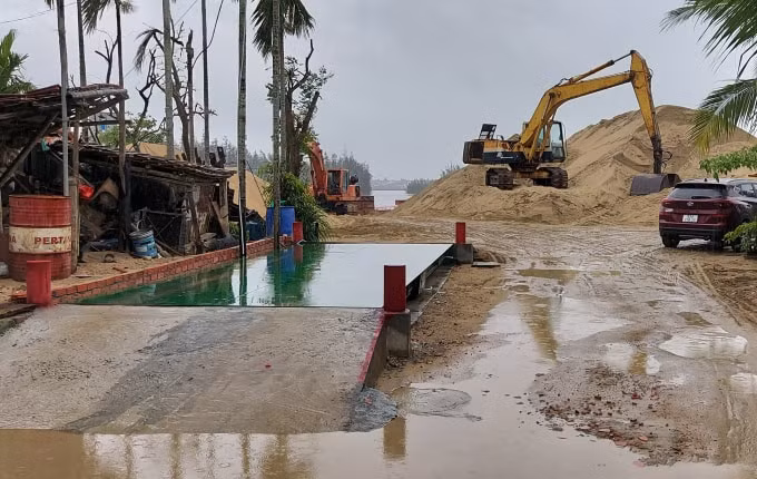 Bến thủy nội địa phải có đầy đủ giấy phép khai thác, phải lắp đặt trạm cân, có kết nối wifi, camera theo dõi.