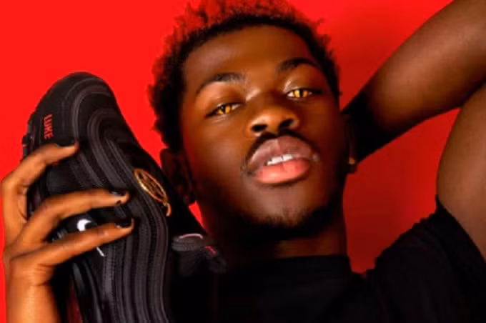 Giày Satan là sản phẩm hợp tác của MSCHF và Lil Nas X.