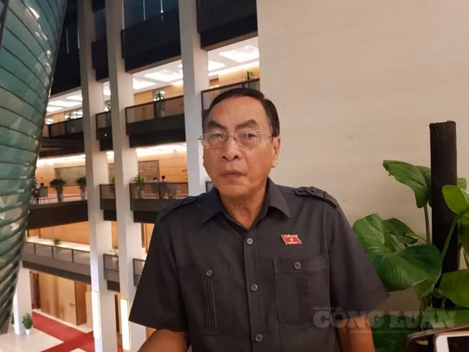 Đại biểu Phạm Văn Hòa (đoàn Đồng Tháp, Ủy viên Ủy ban Pháp luật của Quốc hội)
